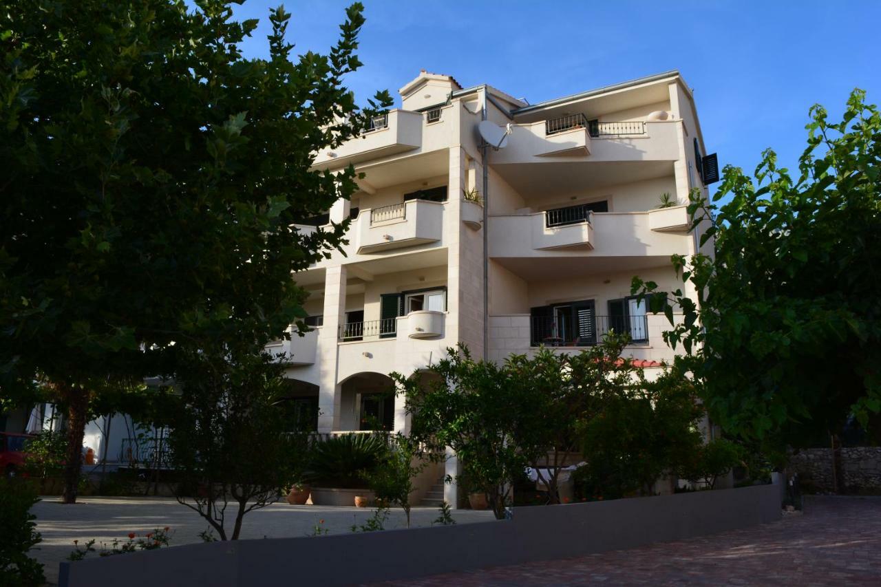 Apartments Villa Lili Tucepi Exterior photo