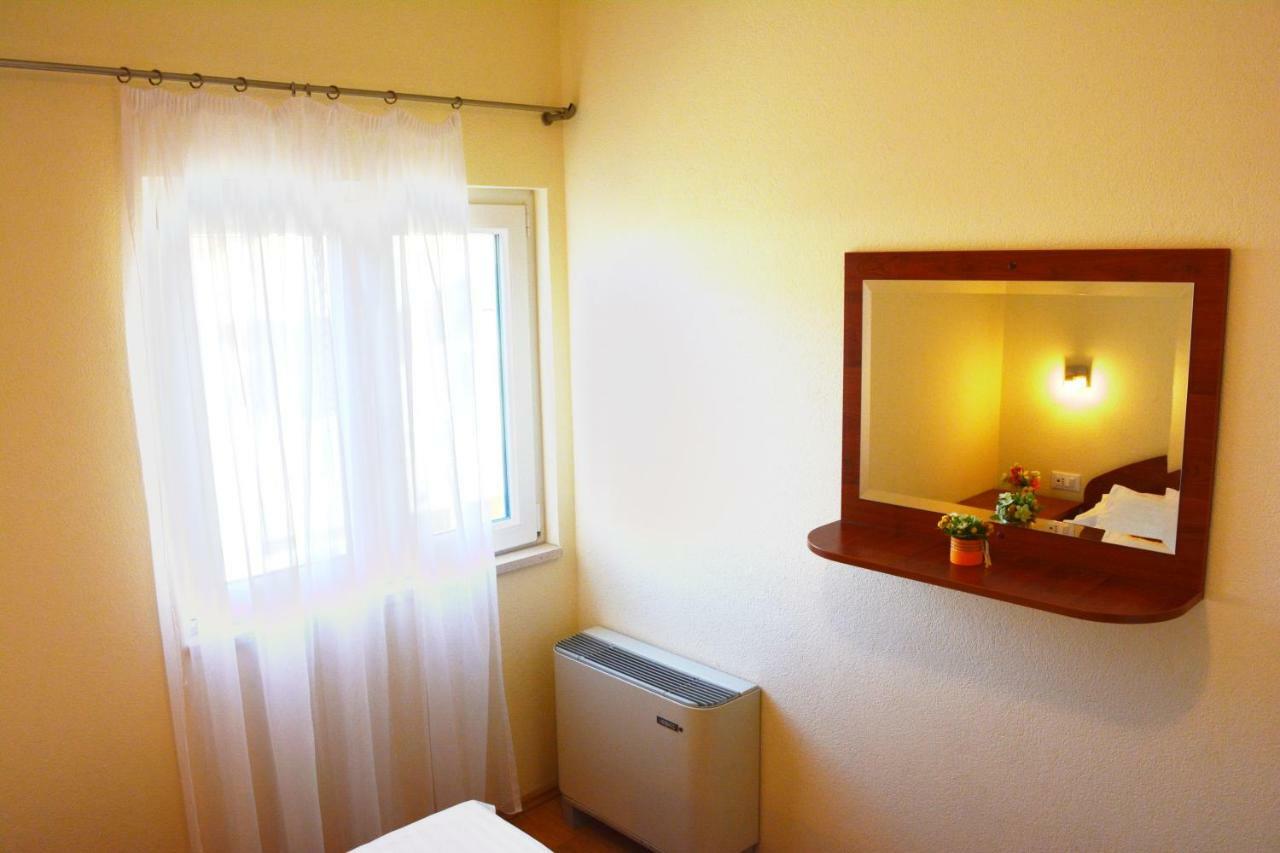 Apartments Villa Lili Tucepi Room photo