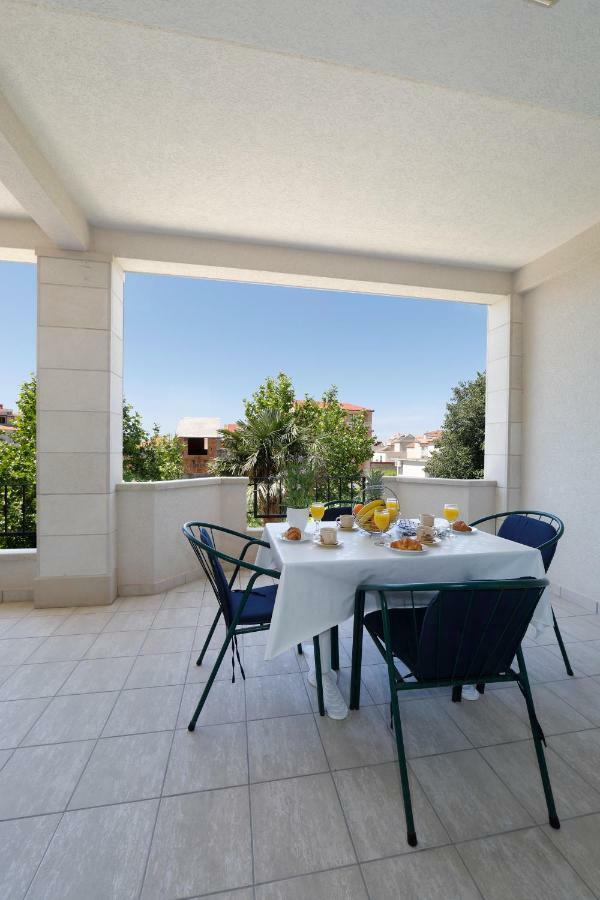 Apartments Villa Lili Tucepi Exterior photo